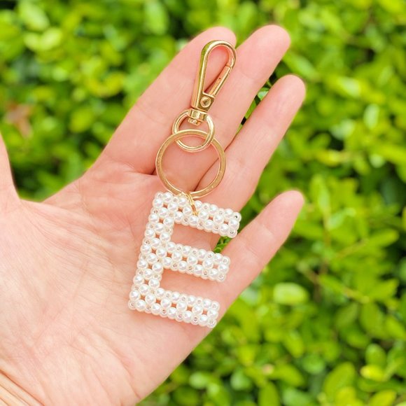 Hand Knitted Retro Pearl Initial Key Chain - Picture 9 of 16